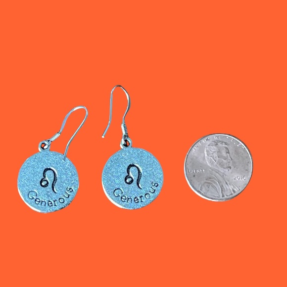 ⭐️♌️🦁 Leo zodiac dainty fishhook drop circle earrings - Picture 4 of 7